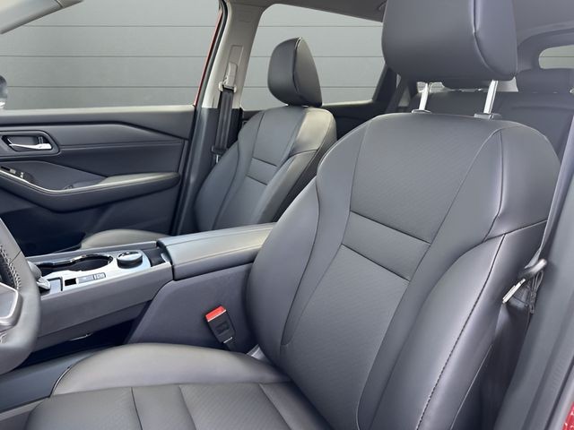 Nissan Rogue Vehicle Full-screen Gallery Image 21