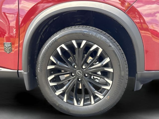 Nissan Rogue Vehicle Full-screen Gallery Image 25