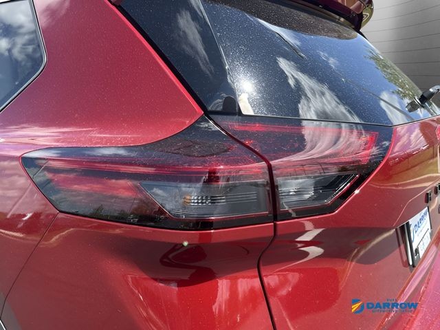 Nissan Rogue Vehicle Full-screen Gallery Image 28