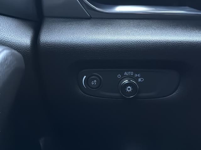 Chevrolet Traverse Vehicle Full-screen Gallery Image 16