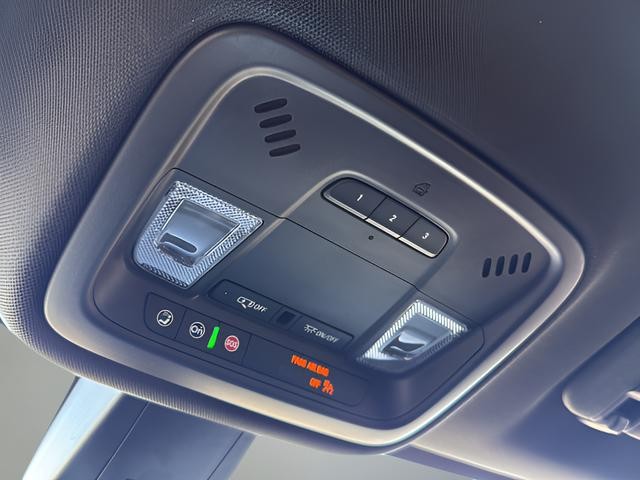 Chevrolet Traverse Vehicle Full-screen Gallery Image 21