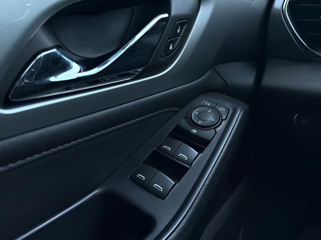 Chevrolet Traverse Vehicle Full-screen Gallery Image 24