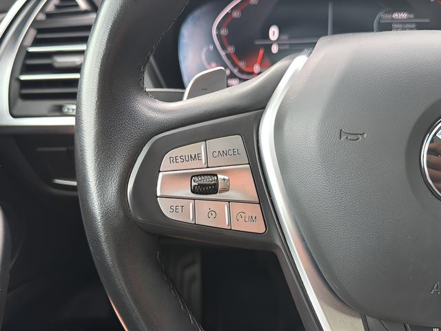BMW X3 Vehicle Full-screen Gallery Image 9
