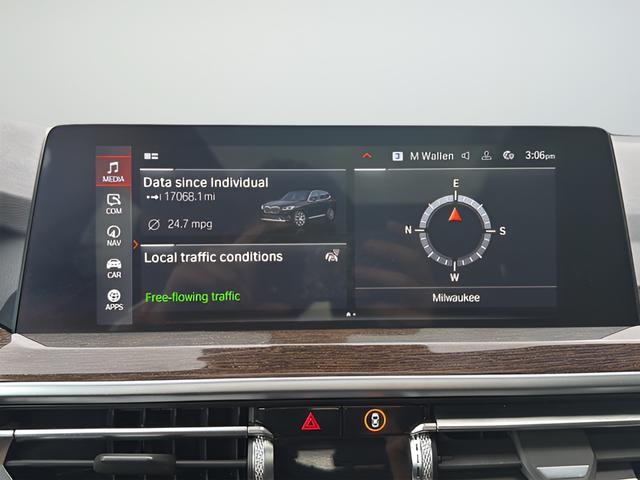 BMW X3 Vehicle Full-screen Gallery Image 14