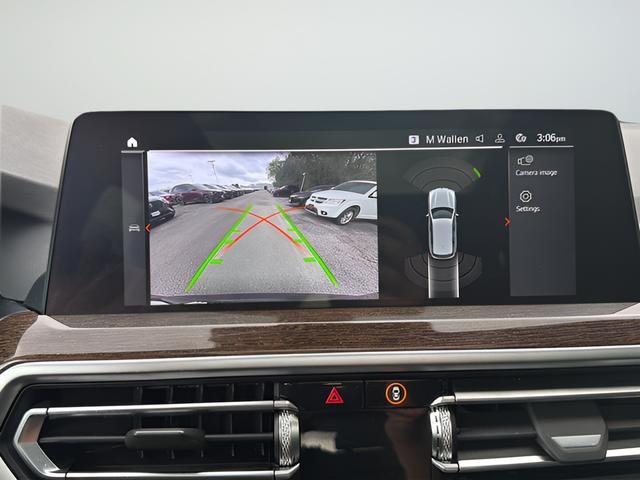 BMW X3 Vehicle Full-screen Gallery Image 15