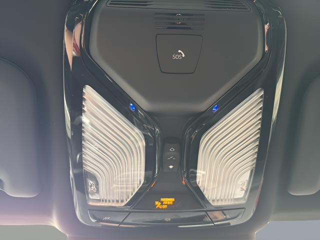 BMW X3 Vehicle Full-screen Gallery Image 16