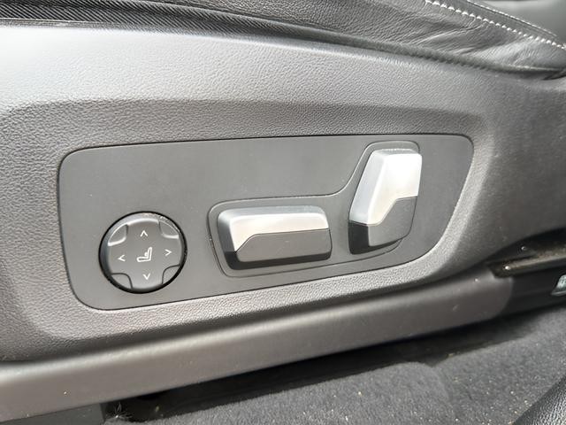 BMW X3 Vehicle Full-screen Gallery Image 18