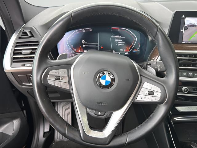 BMW X3 Vehicle Full-screen Gallery Image 19