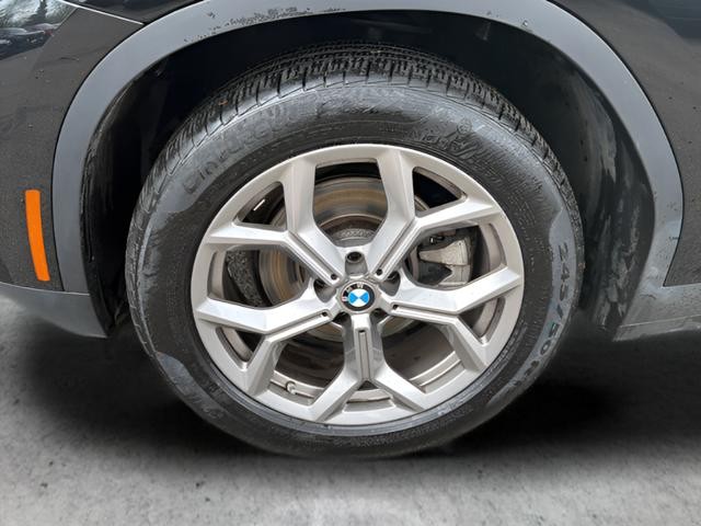 BMW X3 Vehicle Full-screen Gallery Image 22