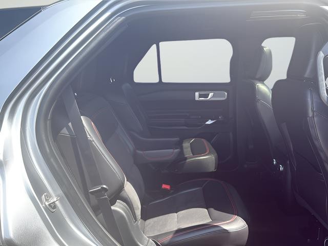 Ford Explorer Vehicle Full-screen Gallery Image 14