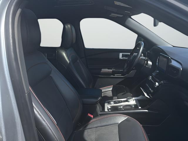 Ford Explorer Vehicle Full-screen Gallery Image 15