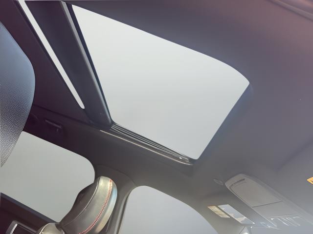 Ford Explorer Vehicle Full-screen Gallery Image 16
