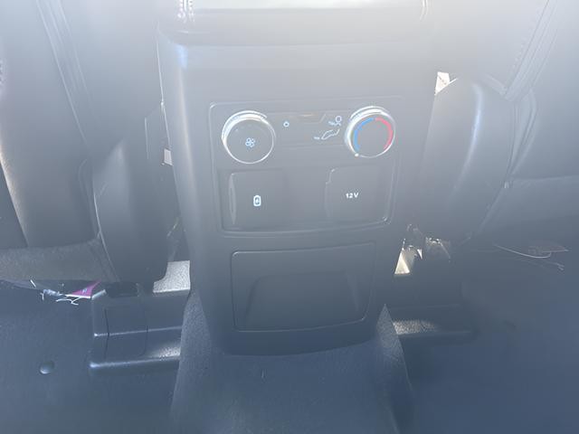 Ford Explorer Vehicle Full-screen Gallery Image 18