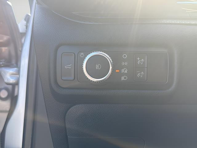 Ford Explorer Vehicle Full-screen Gallery Image 19