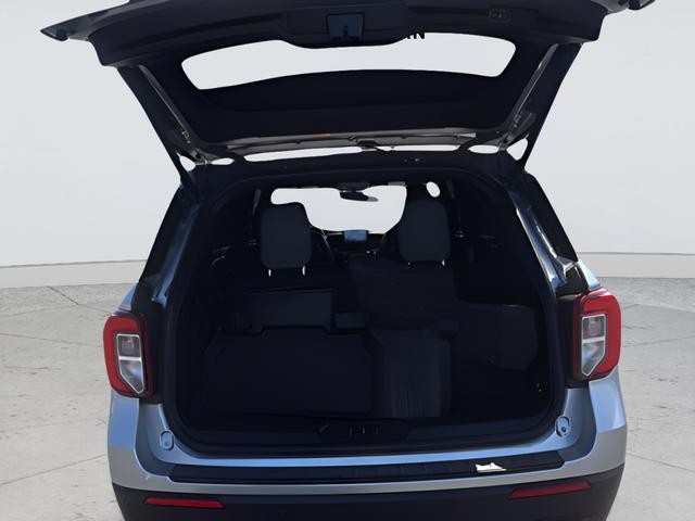 Ford Explorer Vehicle Full-screen Gallery Image 26