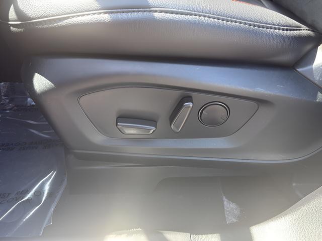 Ford Explorer Vehicle Full-screen Gallery Image 27