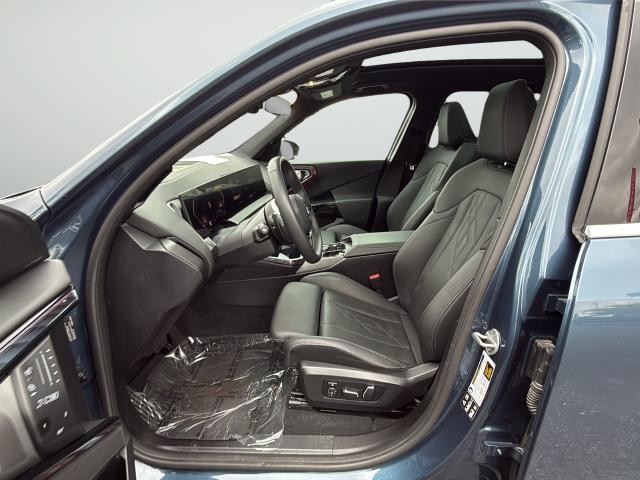 BMW X3 Vehicle Full-screen Gallery Image 10