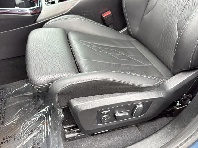 BMW X3 Vehicle Full-screen Gallery Image 18