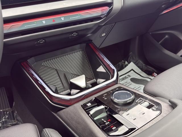 BMW X3 Vehicle Full-screen Gallery Image 22