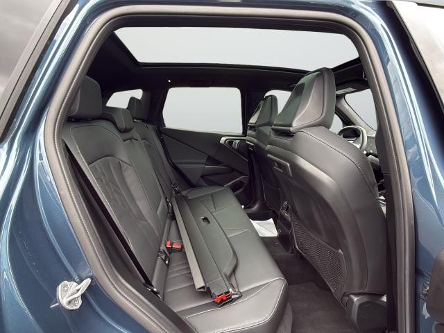BMW X3 Vehicle Full-screen Gallery Image 25