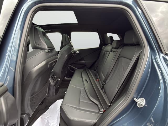 BMW X3 Vehicle Full-screen Gallery Image 27