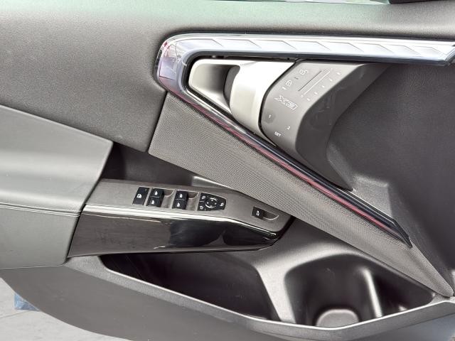 BMW X3 Vehicle Full-screen Gallery Image 30