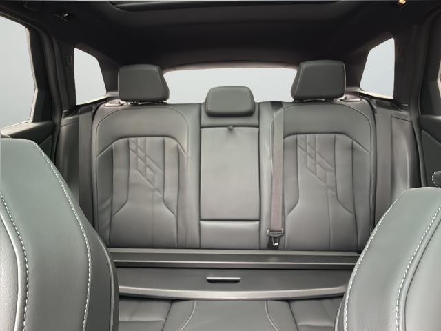 BMW X3 Vehicle Full-screen Gallery Image 34