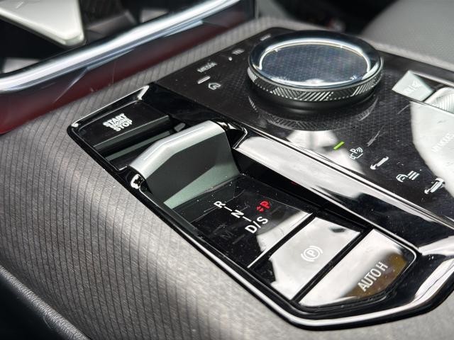 BMW X3 Vehicle Full-screen Gallery Image 37