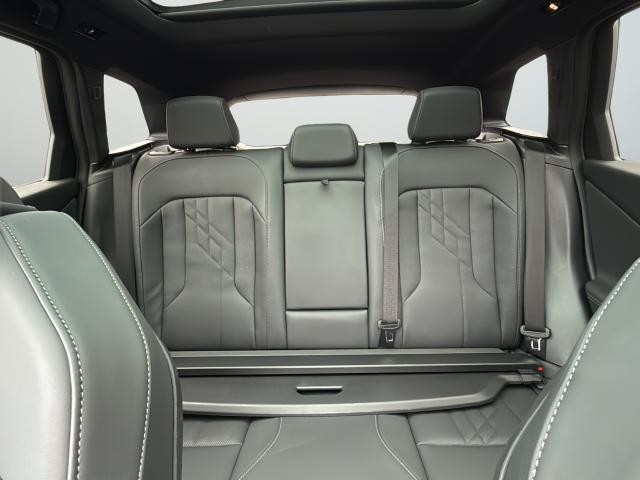 BMW X3 Vehicle Full-screen Gallery Image 40
