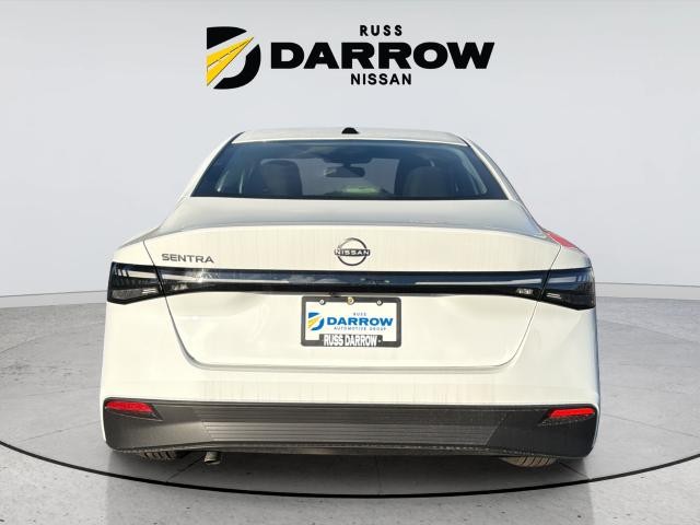 Nissan Sentra Vehicle Full-screen Gallery Image 4