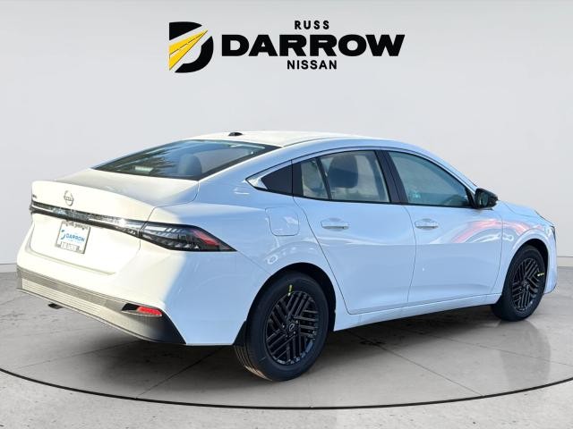 Nissan Sentra Vehicle Full-screen Gallery Image 5