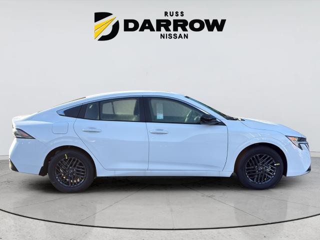 Nissan Sentra Vehicle Full-screen Gallery Image 6