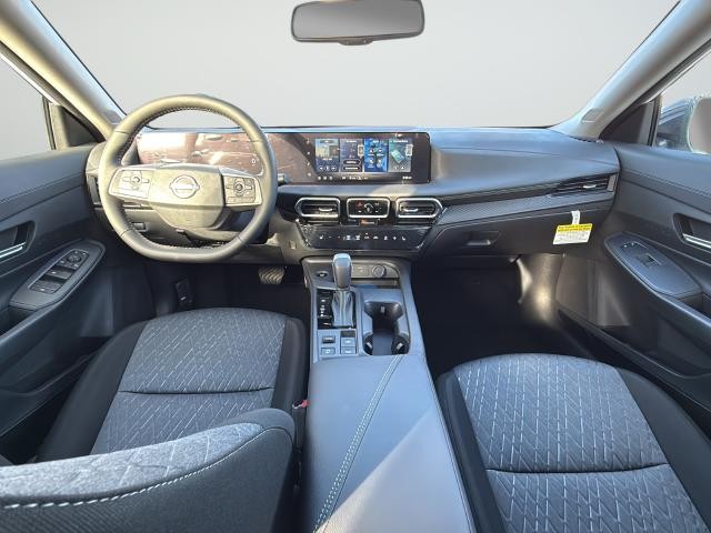 Nissan Sentra Vehicle Full-screen Gallery Image 9