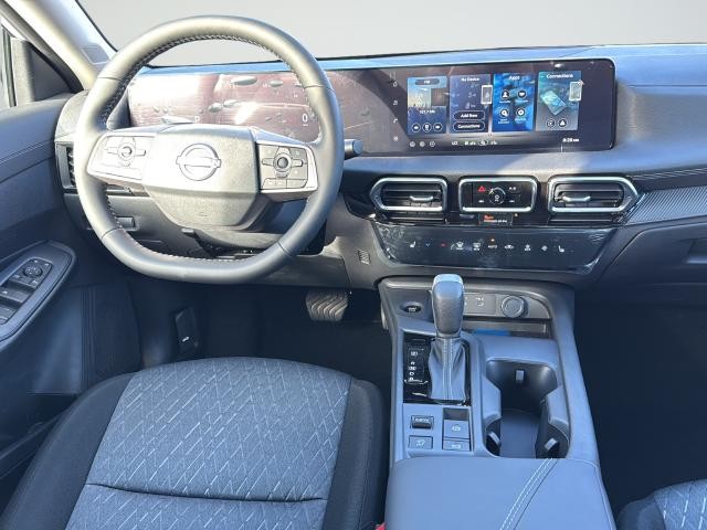 Nissan Sentra Vehicle Full-screen Gallery Image 11