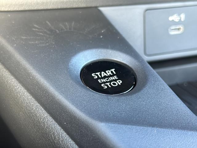 Nissan Sentra Vehicle Full-screen Gallery Image 13