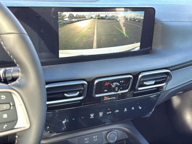 Nissan Sentra Vehicle Full-screen Gallery Image 15