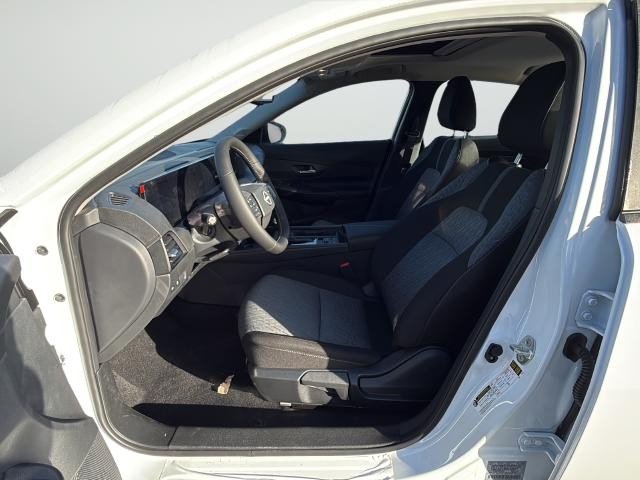 Nissan Sentra Vehicle Full-screen Gallery Image 18