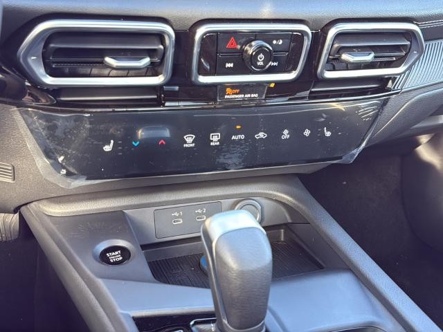 Nissan Sentra Vehicle Full-screen Gallery Image 21