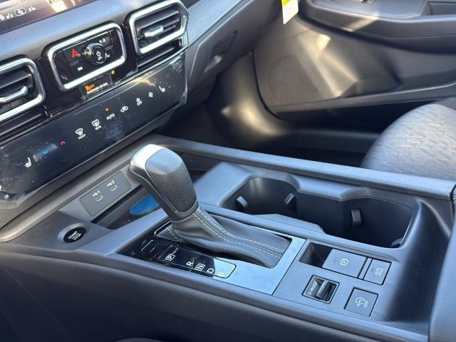 Nissan Sentra Vehicle Full-screen Gallery Image 22