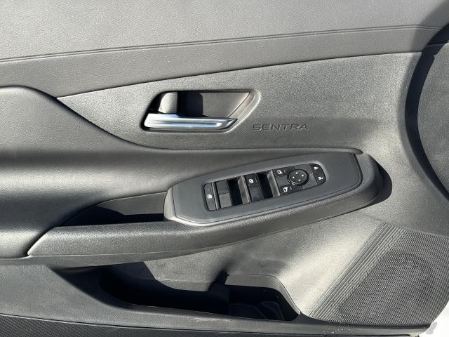 Nissan Sentra Vehicle Full-screen Gallery Image 24