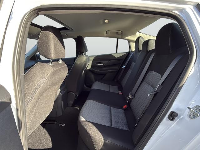 Nissan Sentra Vehicle Full-screen Gallery Image 27