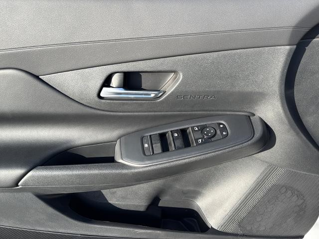 Nissan Sentra Vehicle Full-screen Gallery Image 30