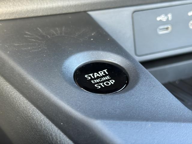 Nissan Sentra Vehicle Full-screen Gallery Image 33
