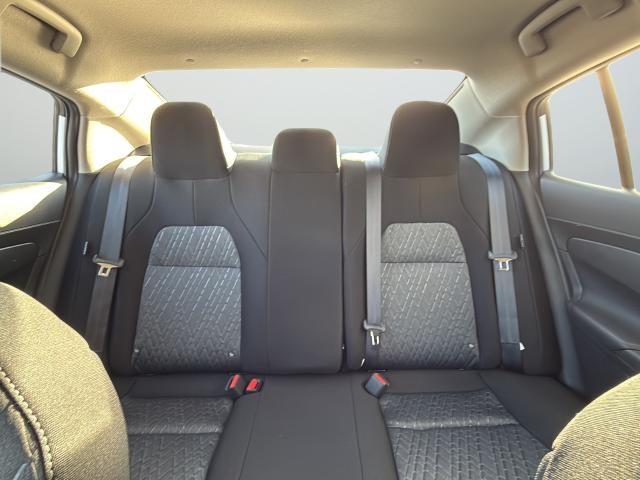 Nissan Sentra Vehicle Full-screen Gallery Image 34