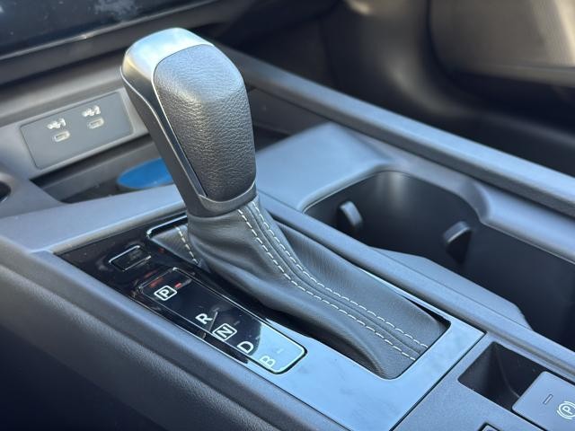 Nissan Sentra Vehicle Full-screen Gallery Image 37