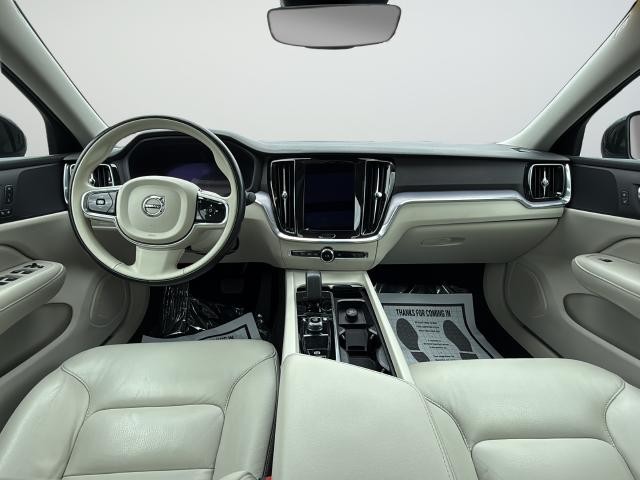 Volvo S60 Vehicle Full-screen Gallery Image 9