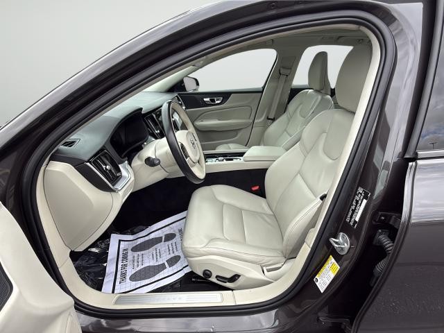 Volvo S60 Vehicle Full-screen Gallery Image 10