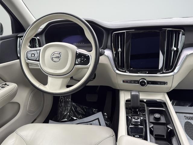 Volvo S60 Vehicle Full-screen Gallery Image 11