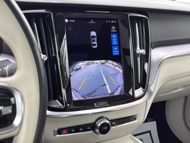 Volvo S60 Vehicle Full-screen Gallery Image 14