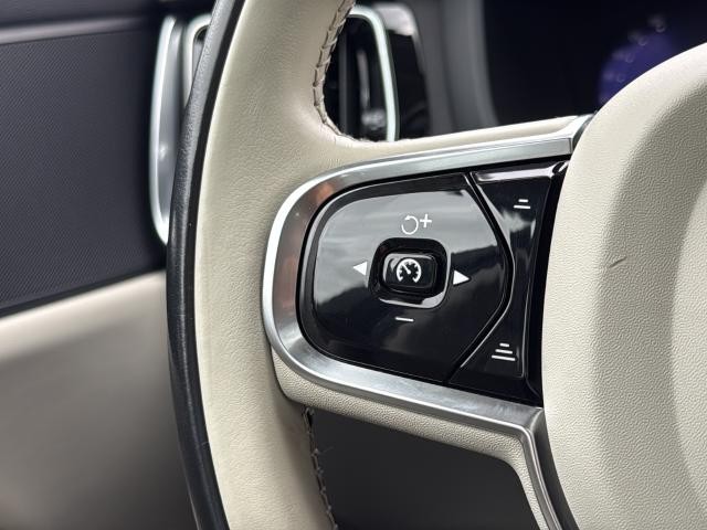 Volvo S60 Vehicle Full-screen Gallery Image 15